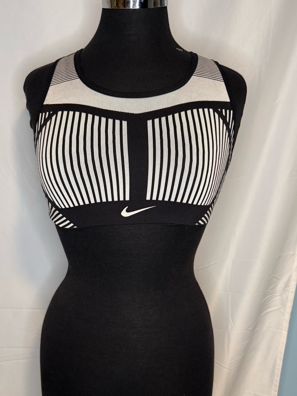 Nike FE/NOM Flyknit High Support Sports Bra Black White Striped Size M - Picture 3 of 6